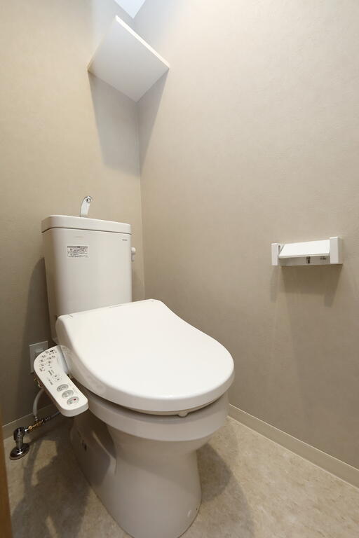 トイレ　温水洗浄便座