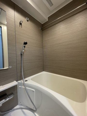 バス・シャワールーム　※同タイプ参考写真です（色味が異なる可能性がございます）