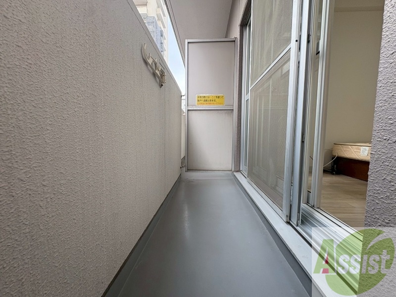 バルコニー　バルコニーは幅があり、広い印象を受けました。