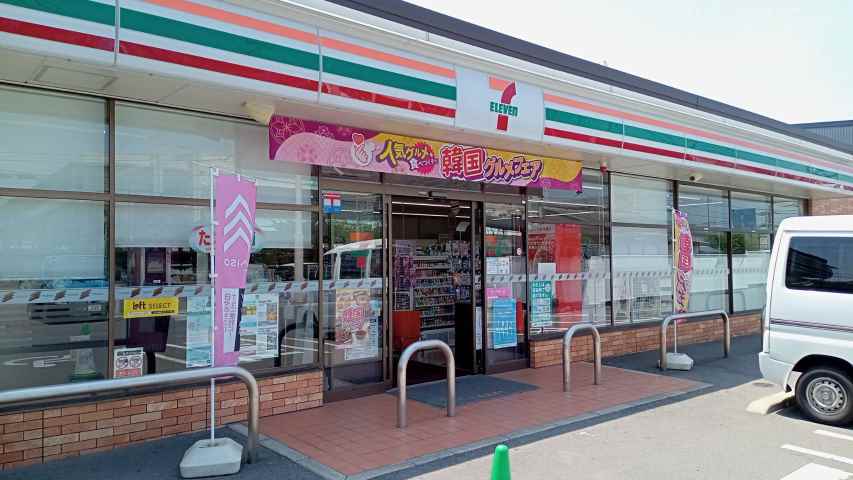コンビニ　セブン－イレブン博多板付５丁目店（コンビニ）まで435m