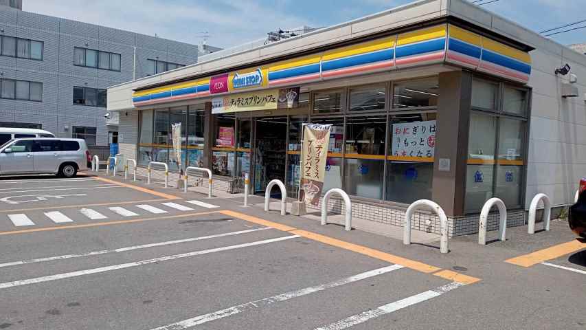 コンビニ　ミニストップ博多板付４丁目店（コンビニ）まで571m