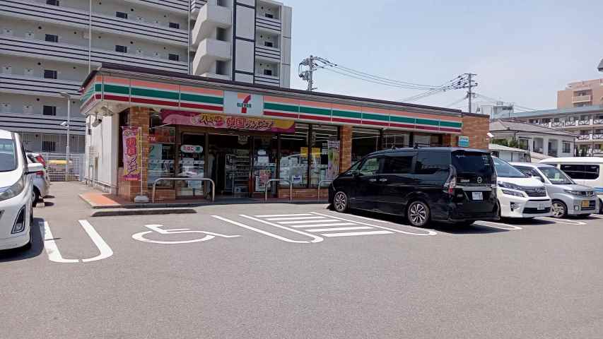 コンビニ　セブンイレブン博多板付7丁目店（コンビニ）まで706m
