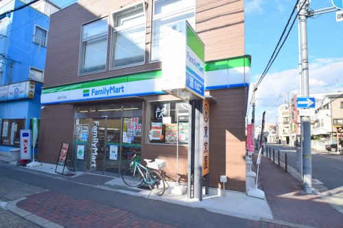 コンビニ　ファミリーマート 新森三丁目店（コンビニ）まで181m