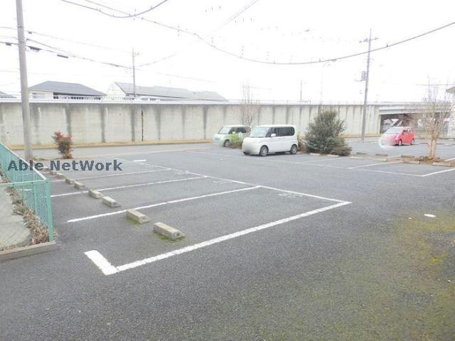 建物外観　駐車場