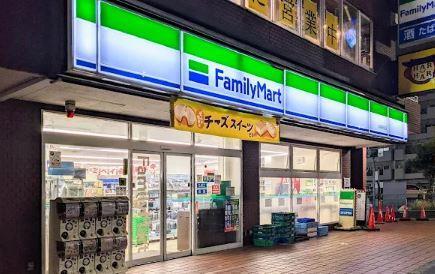 コンビニ　ファミリーマート 北綾瀬駅前店（コンビニ）まで273m