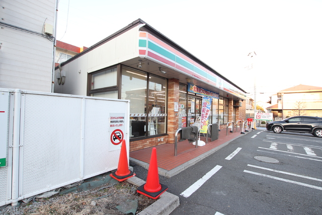 コンビニ　セブンイレブン（コンビニ）まで112m