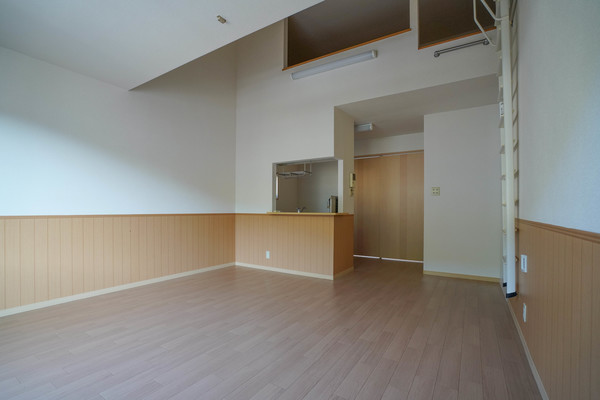 居室・リビング　同じ建物の別のお部屋