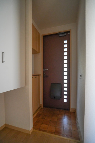 玄関　同じ建物の別のお部屋
