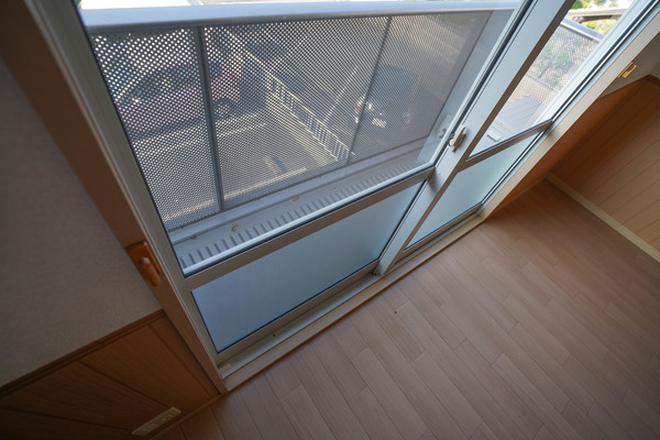 バルコニー　同じ建物の別のお部屋