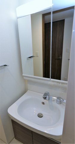 洗面設備　参考写真（同物件別部屋）