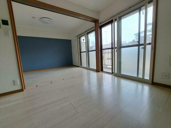 居室・リビング　室内掲載写真は同建物の他の部屋の者です。