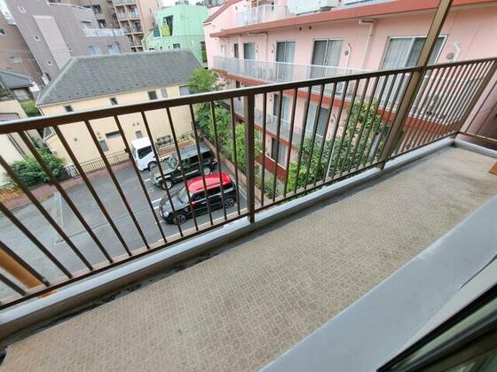 バルコニー　掲載写真は同建物の他の部屋の者です。