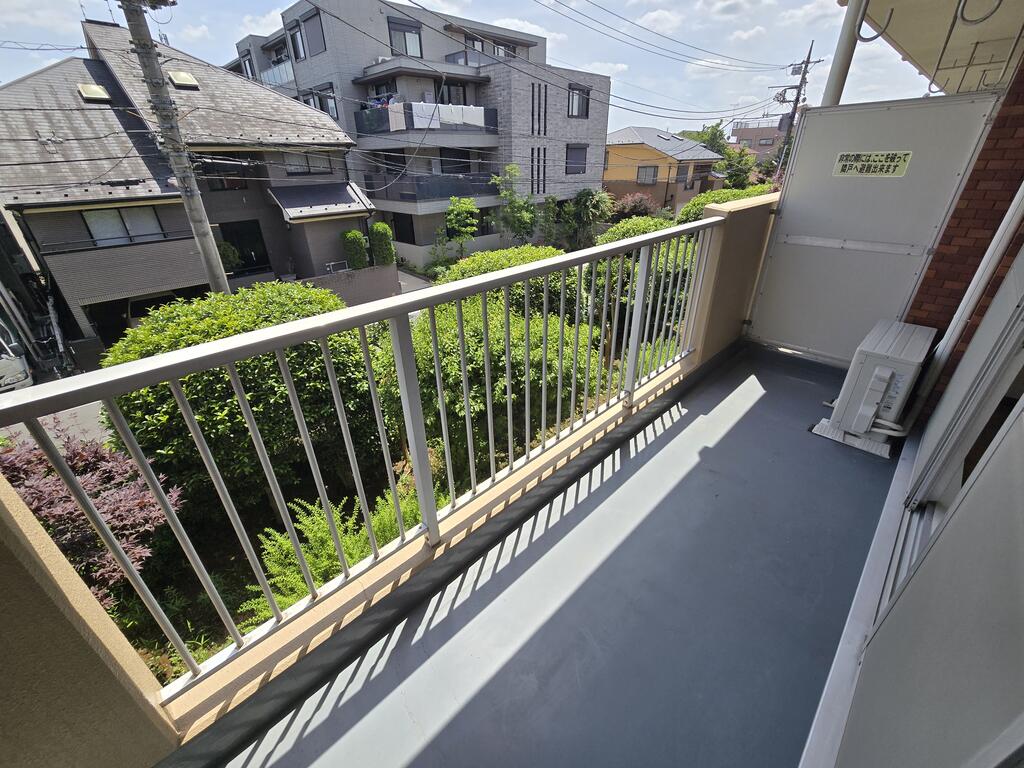 バルコニー　南向きの高台に立地してますので日当たり良好です