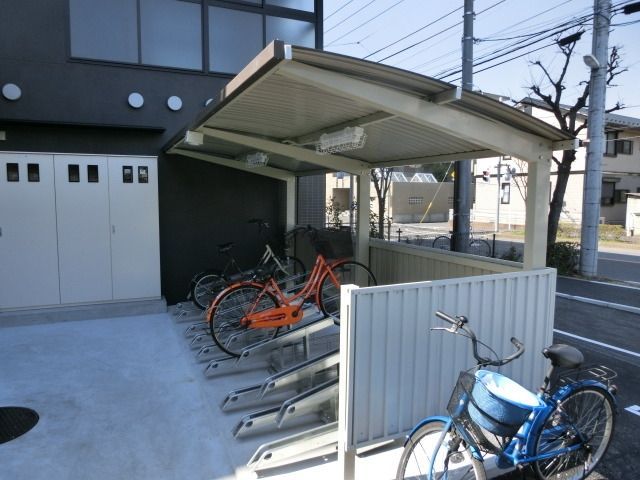 その他　屋根付き駐輪場