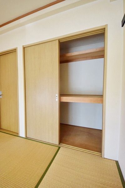 その他設備　★畳のお部屋にも収納があります★