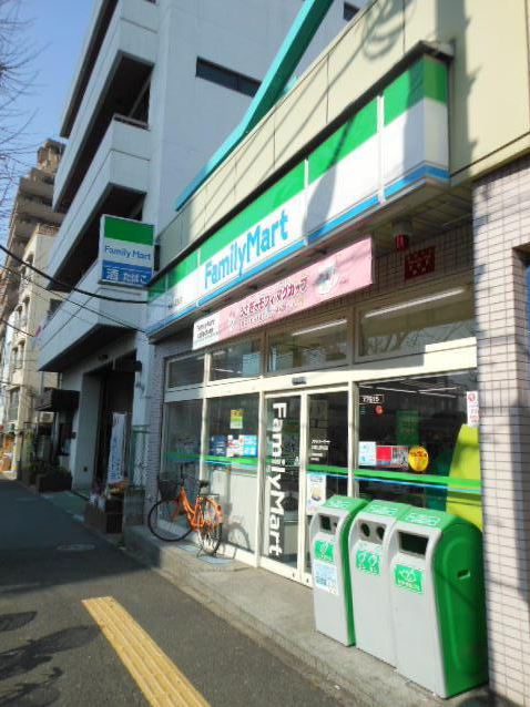 コンビニ　ファミリーマート本駒込駅前店（コンビニ）まで314m