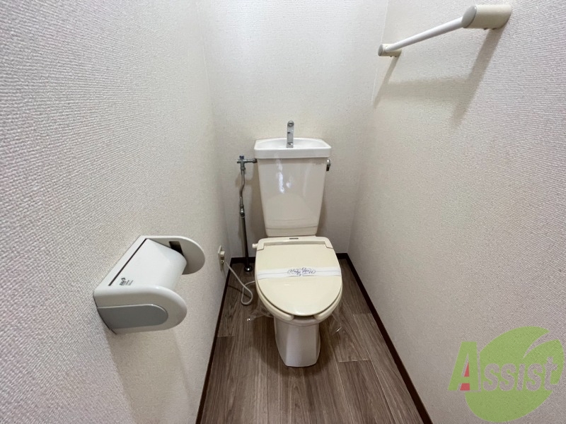 トイレ　こちらはトイレです。清潔感があり、安心して使用できます。