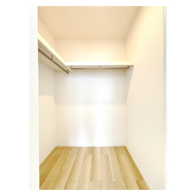 収納　広々使えるウォークインクローゼット