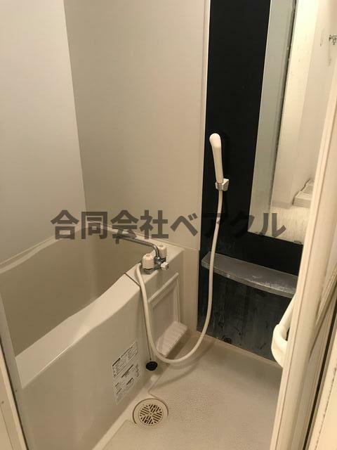 バス・シャワールーム　落ち着いた空間のお風呂です