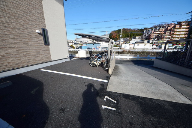 その他共有部分　～屋根付き駐輪場～