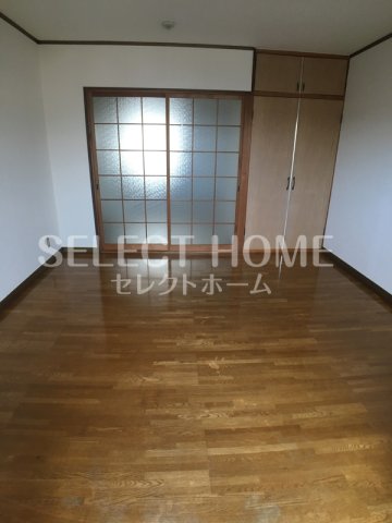 その他部屋・スペース　開放的な寝室です 同型タイプ