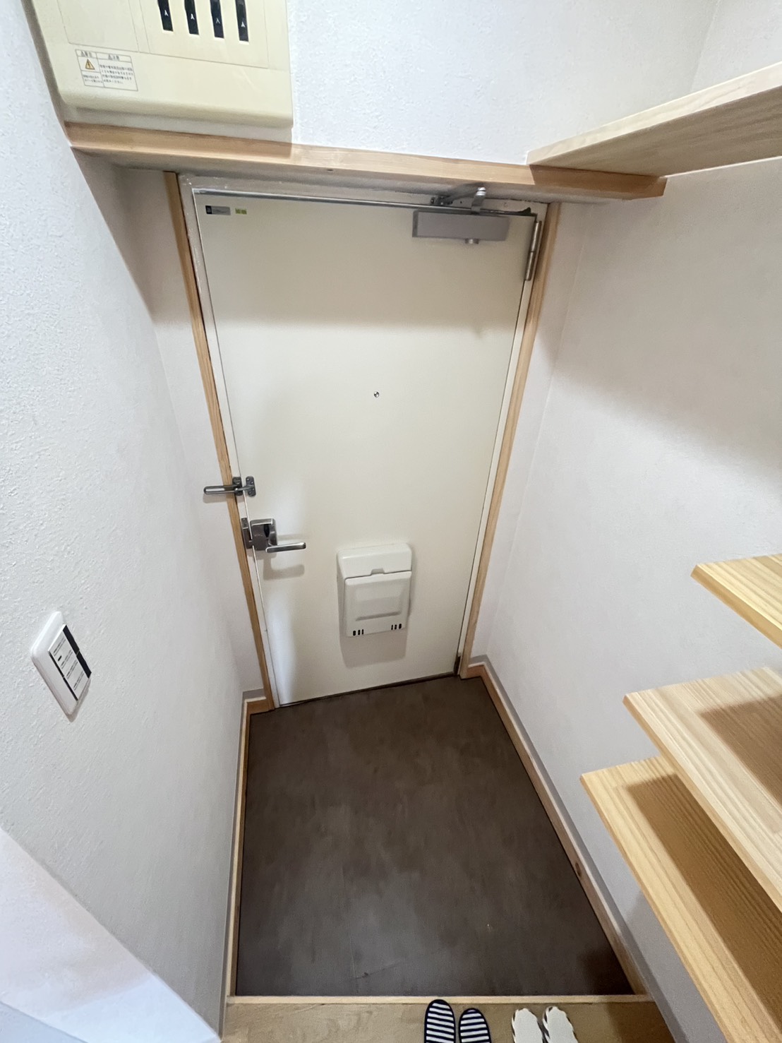明舞第6団地16号棟の玄関写真