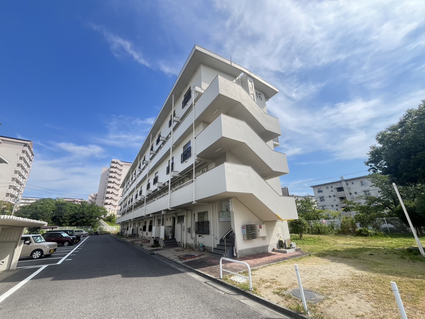 明舞第6団地16号棟の外観写真