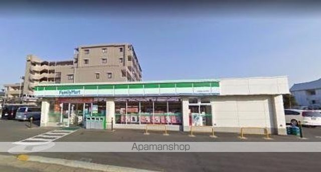 コンビニ　ファミリーマート（コンビニ）まで3268m