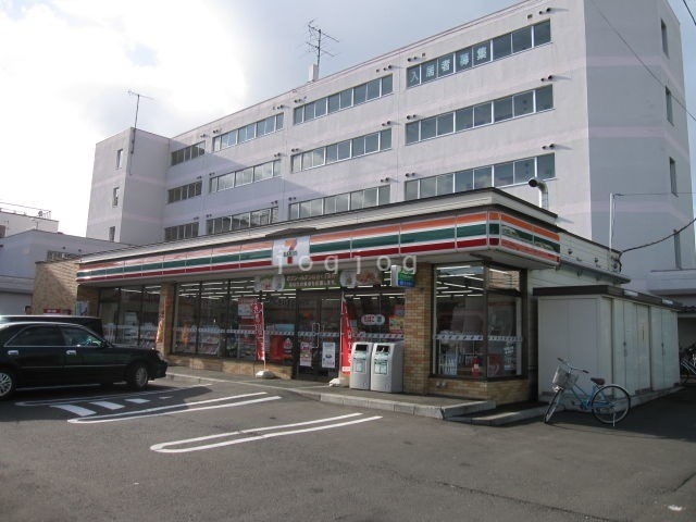 コンビニ　セブンイレブン札幌北28条店（コンビニ）まで461m