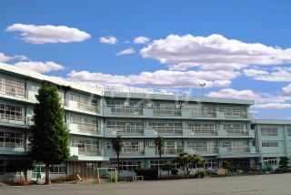 小学校　町田市立南第三小学校（小学校）まで1072m