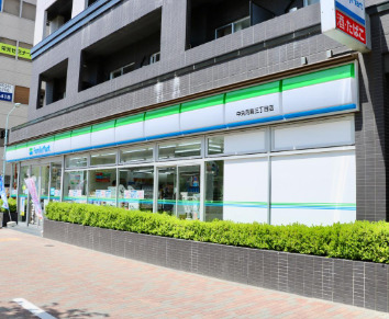 コンビニ　ファミリーマート 中央月島三丁目店（コンビニ）まで184m