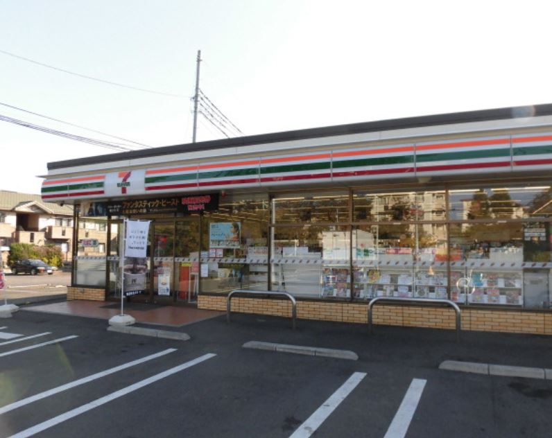 コンビニ　セブンイレブン 小平回田町店（コンビニ）まで598m