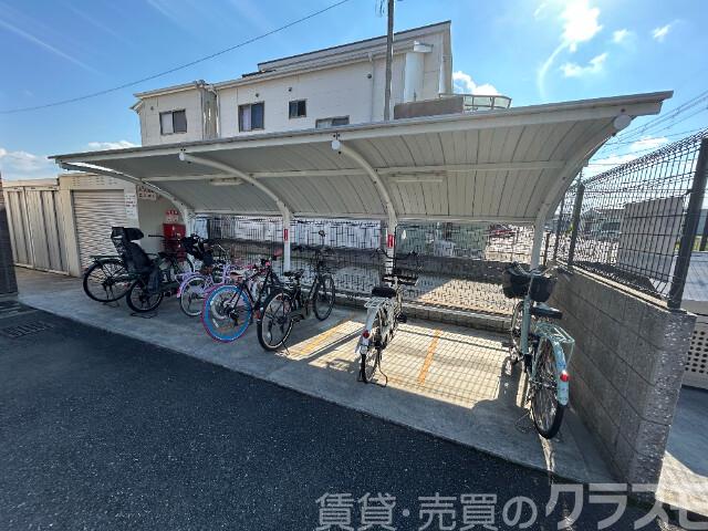 その他　屋根付き駐輪場