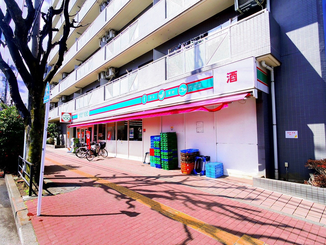 コンビニ　ローソンストア100東久留米東口店（コンビニ）まで304m