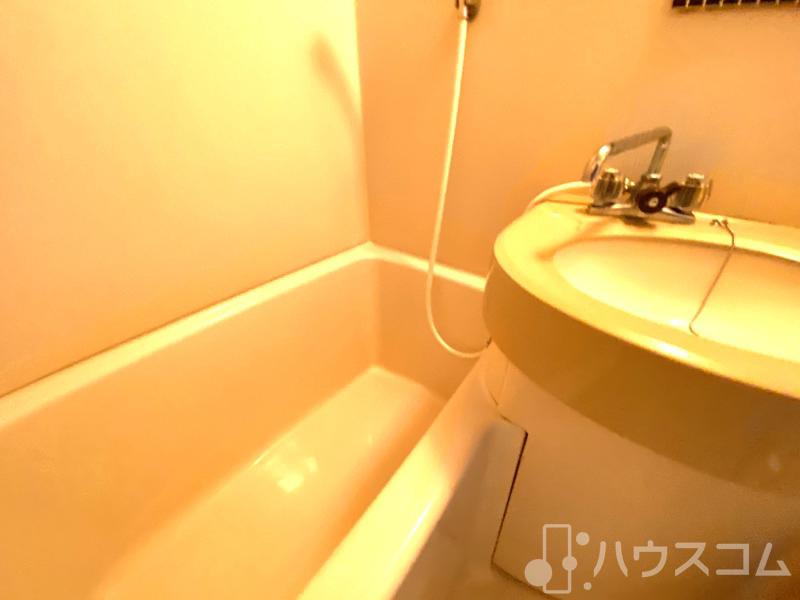 バス・シャワールーム　家賃に免じて我慢です。