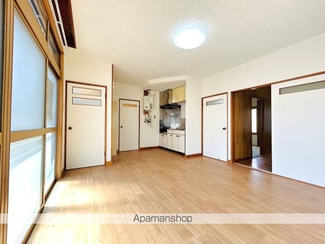 ハイツ花咲山の居間写真