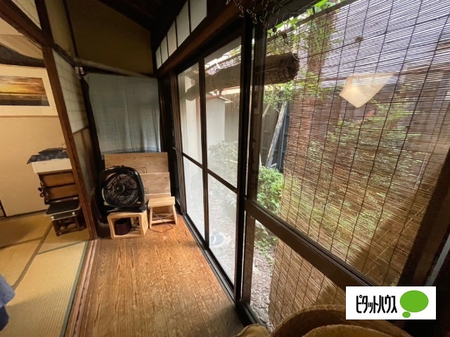 玉井町1丁目戸建の居間写真
