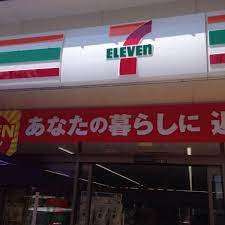 コンビニ　セブンイレブン西京極西大丸町店（コンビニ）まで302m