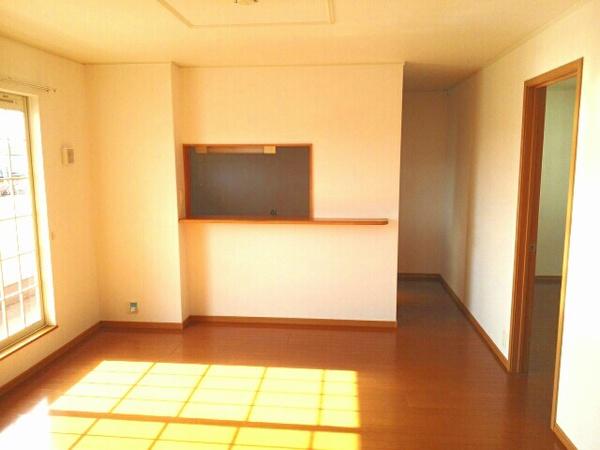 ラネージュ2番館の居間写真