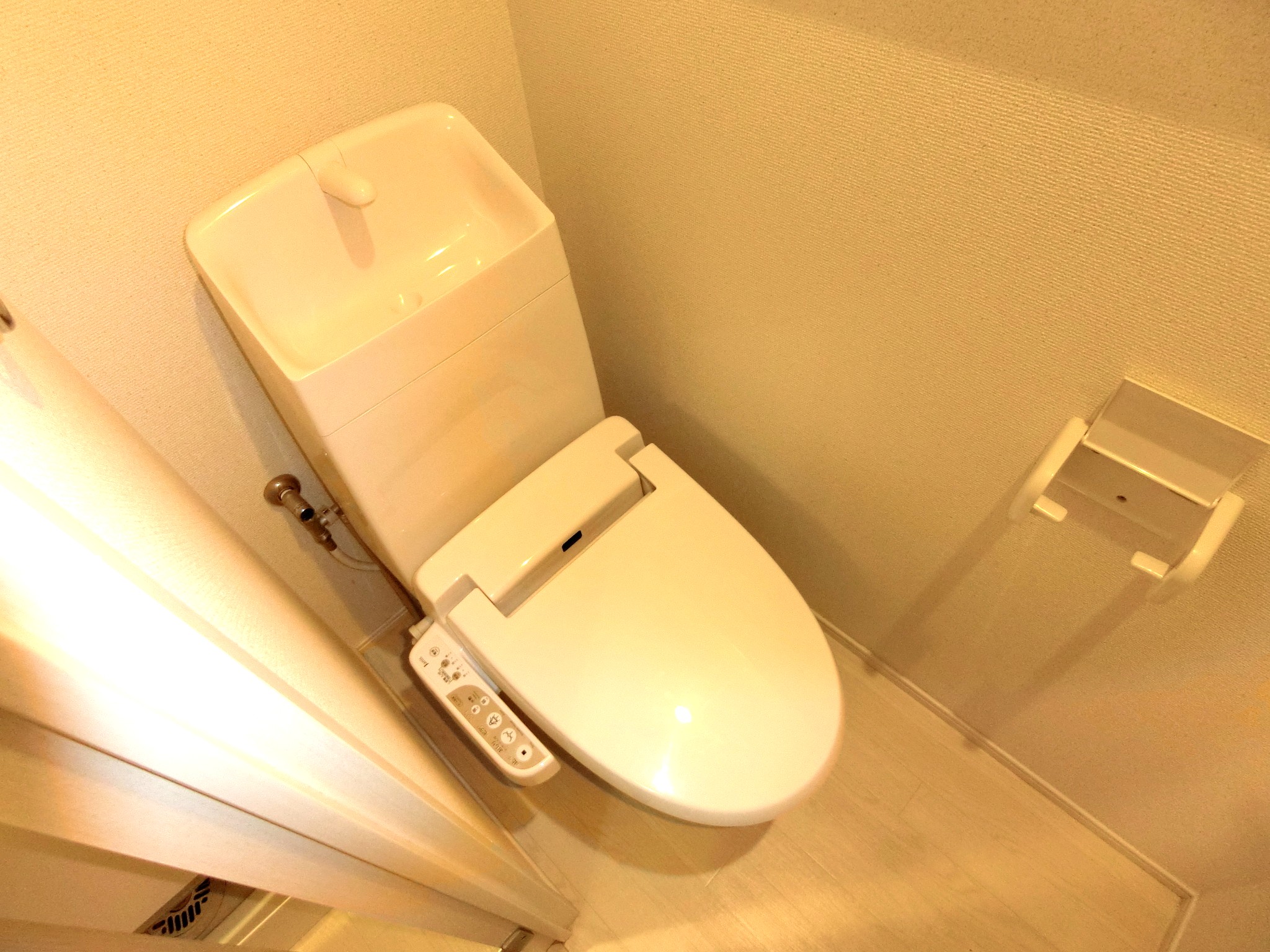 トイレ　温水洗浄便座付きトイレです☆