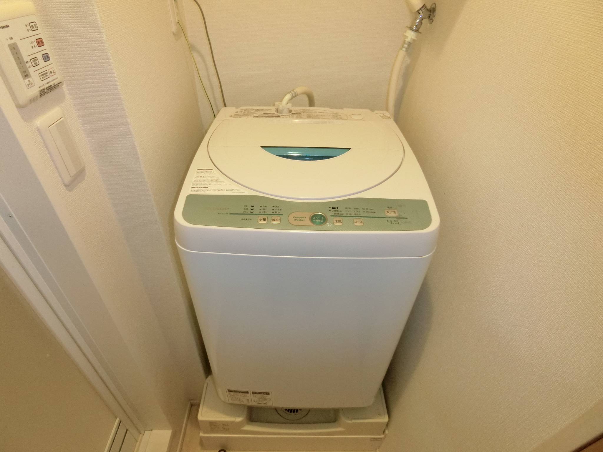 洗面設備　室内に全自動洗濯機を完備☆