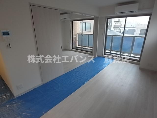 ローズレジデンス本千葉ステイションフロントの居間写真
