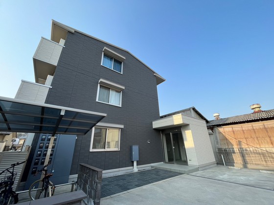 ＪＲ可部線 七軒茶屋駅 徒歩5分 3階建 築8年の外観写真