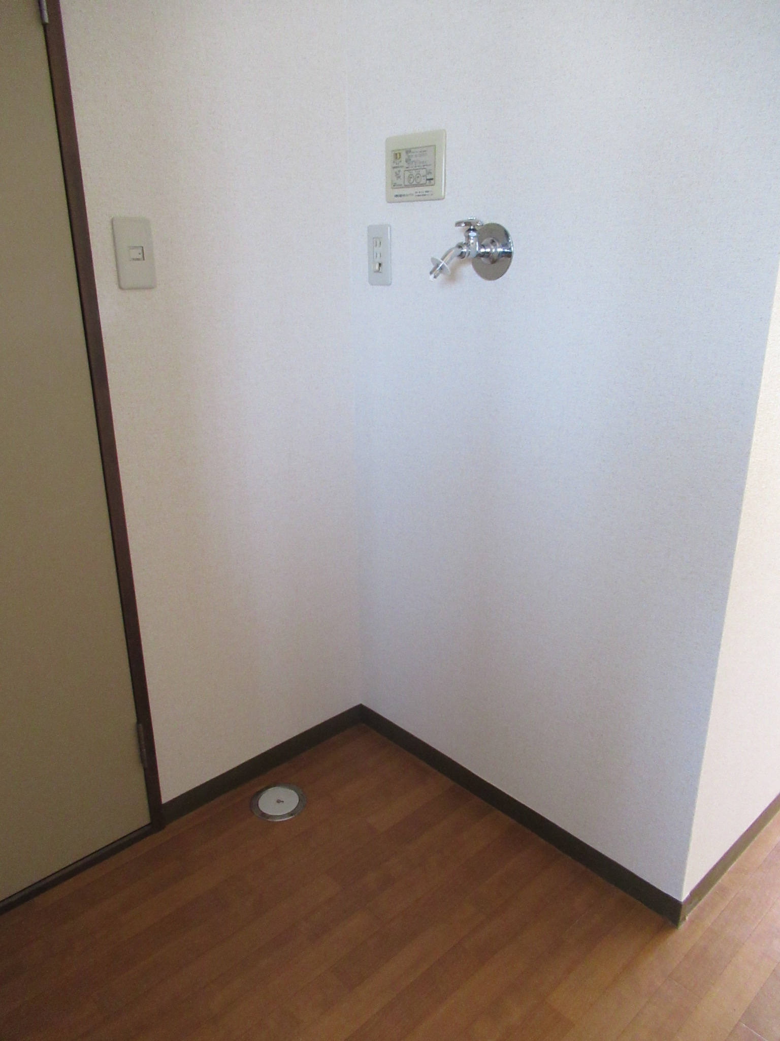 その他設備　室内洗濯機置場、同型タイプ写真