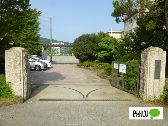 中学校　小田原市立国府津中学校（中学校）まで679m