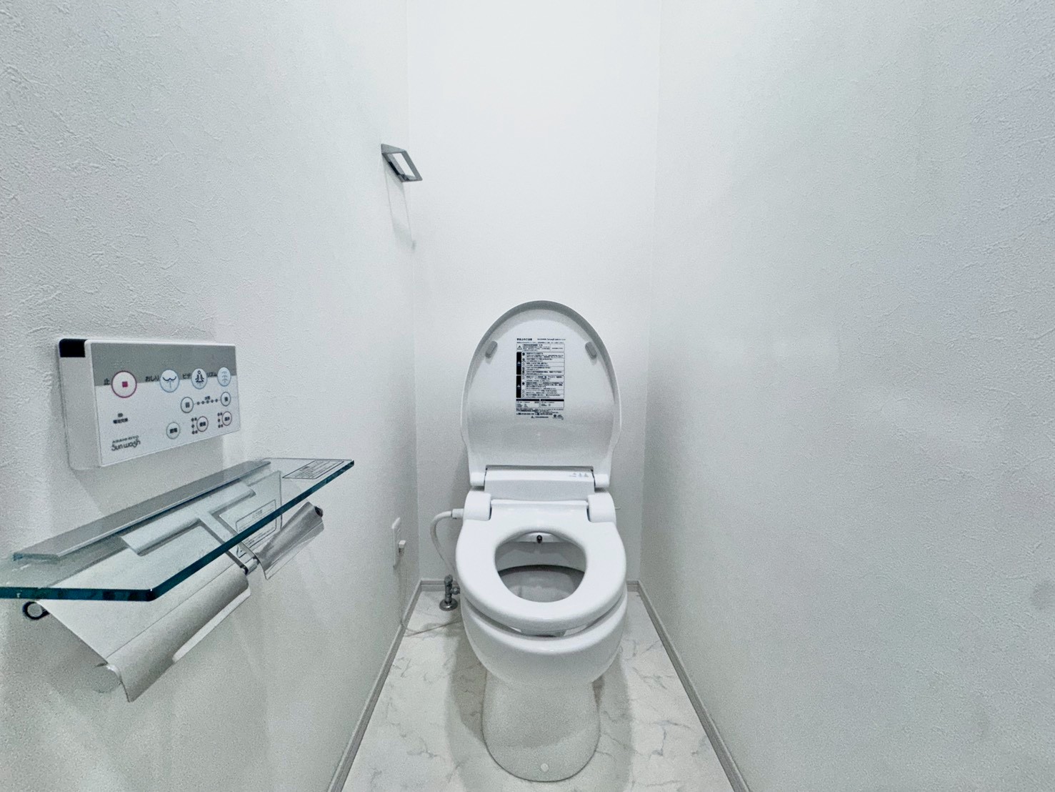 トイレ　温水洗浄付便座