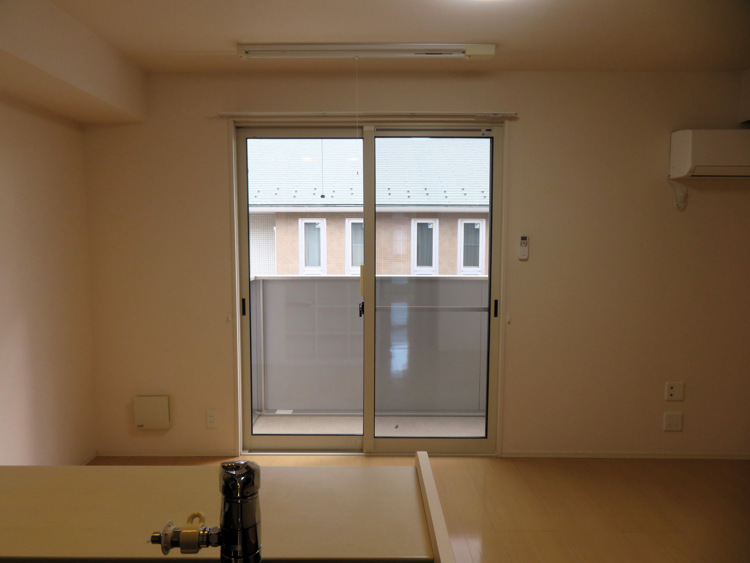 居室・リビング　約10帖の南面リビング！日当たり良好で明るいですよ！