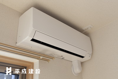 その他設備　リビングにエアコン設備で1台あり