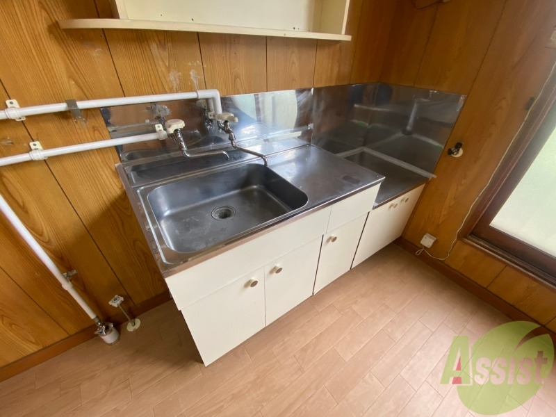 キッチン　キッチンです。ご自身でコンロを設置していただけます。