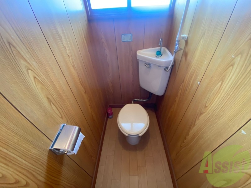 トイレ　こちらはトイレです。清潔感があり、安心して使用できます。